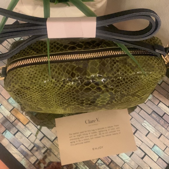 Clara. V Midi Sac Snake Embossed Leather Crossbody Bag
CLARE V. - Picture 14 of 14